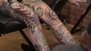 Behind the scenes for Amber Luke%27s new face tattoo